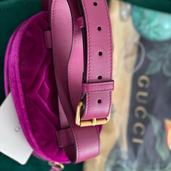 LIKE NEW GG Marmont Velvet Matelassé Belt Bag - Picture 9 of 10